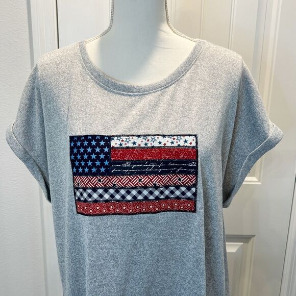 Clover + Pine Women's Shirt American Flag Size XL Short Sleeve Gray Patriotic - Picture 2 of 14